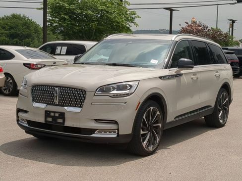 Used 2023 Lincoln Aviator Reserve w/ Equipment Group 201A AWD/4WD image 7