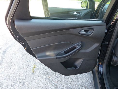 Used 2016 Ford Focus SE w/ Equipment Group 201A FWD image 33