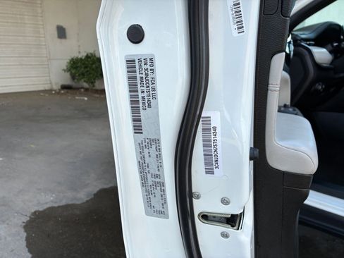 Used 2025 Jeep Compass Limited image 30