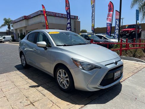 Used 2018 Toyota Yaris iA FWD image 2