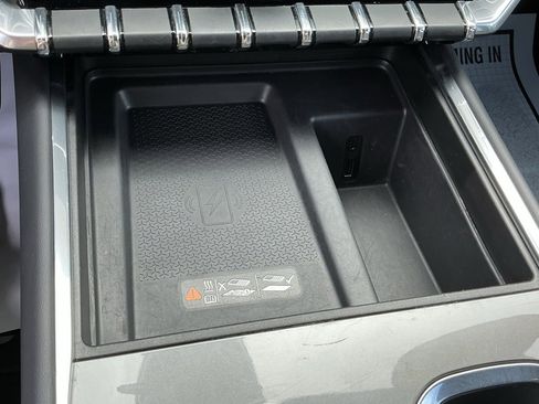 Used 2025 GMC Acadia Elevation image 41