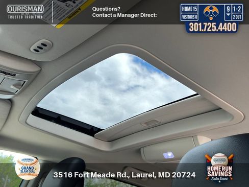 Used 2016 Chrysler Town & Country Touring-L FWD image 16