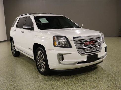 Used 2017 GMC Terrain Denali w/ Cargo Package FWD image 1