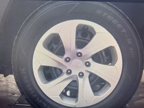 Used 2021 Toyota RAV4 LE image 9