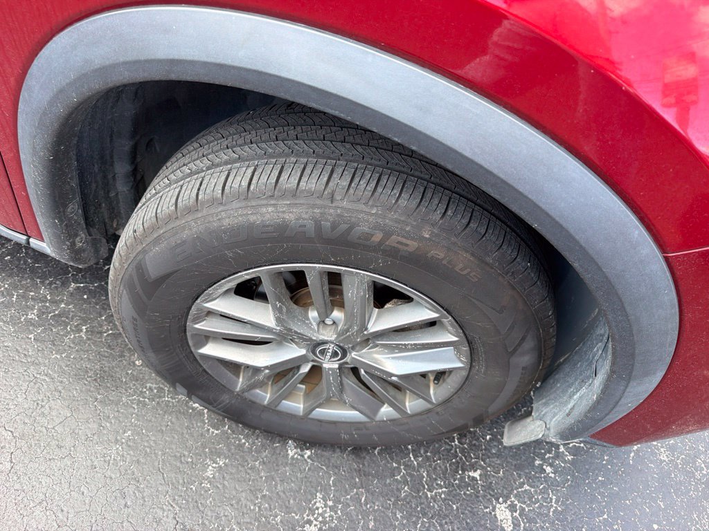 Used 2023 Nissan Rogue S FWD image 11