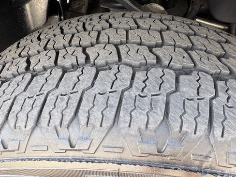 Used 2010 Lincoln Navigator 4WD image 33