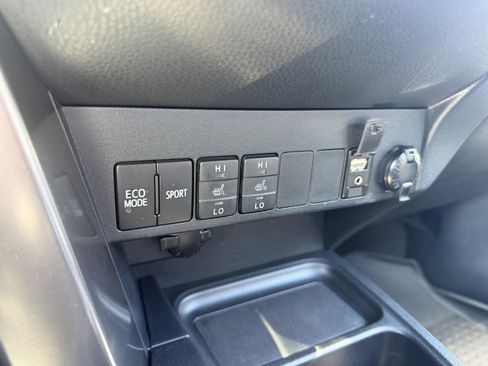 Used 2017 Toyota RAV4 SE w/ Advanced Technology Package image 18