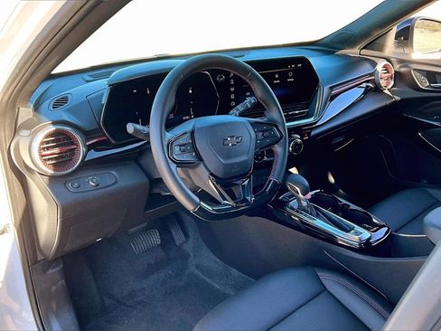 Used 2025 Chevrolet Trax RS w/ Driver Confidence Package image 13