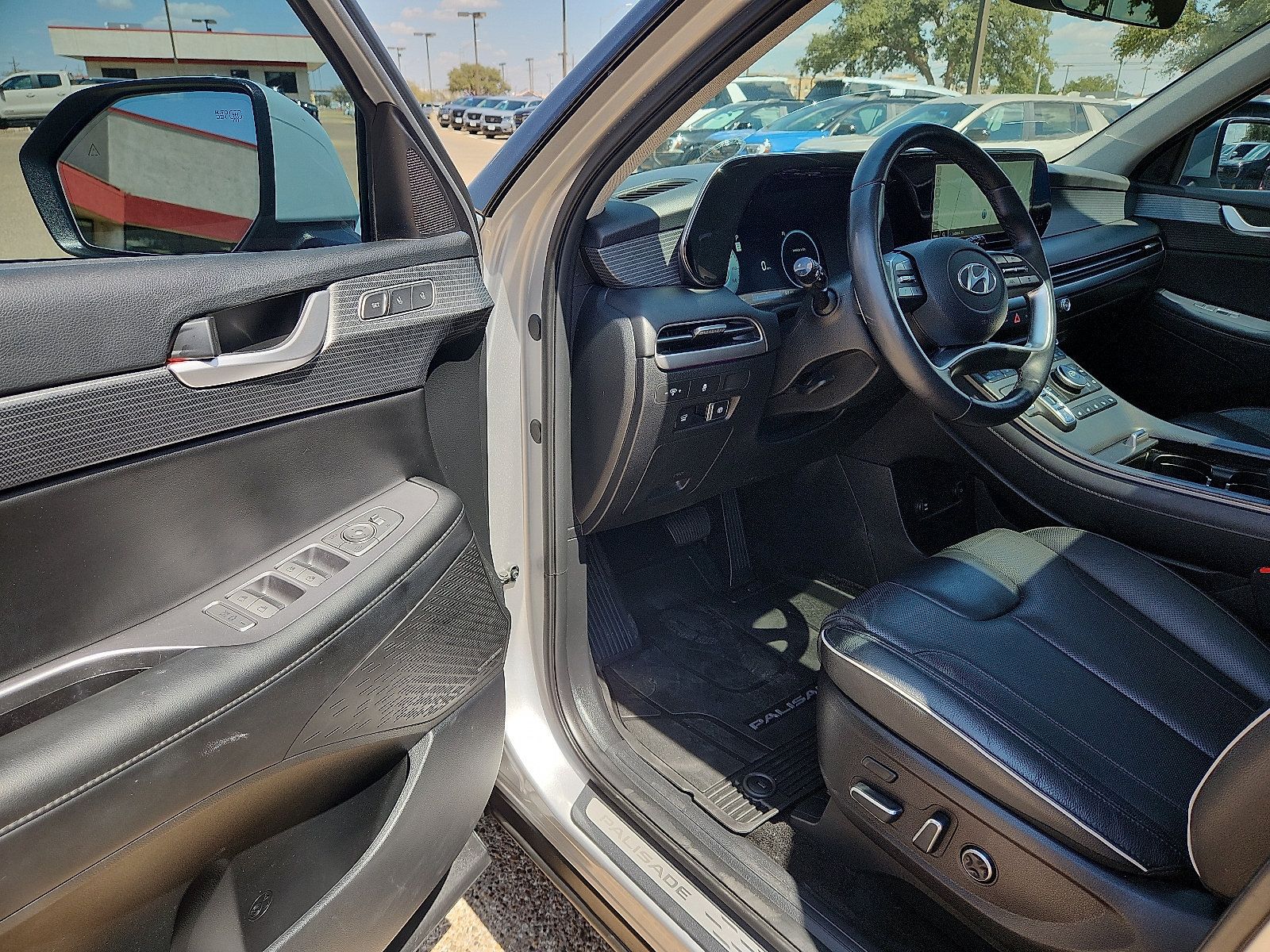 Used 2025 Hyundai Palisade Limited FWD image 12