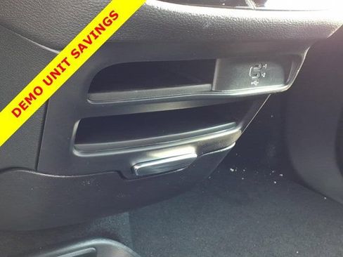 New 2026 Chrysler Pacifica Select FWD image 11