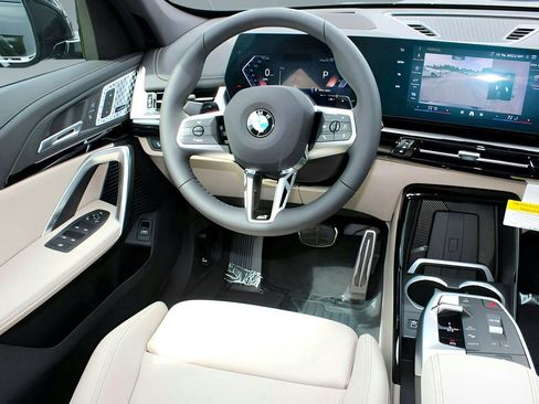 Used 2025 BMW X1 xDrive28i w/ Technology Package image 29