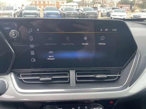 Used 2025 Chevrolet Trax LT w/ Driver Confidence Package image 12