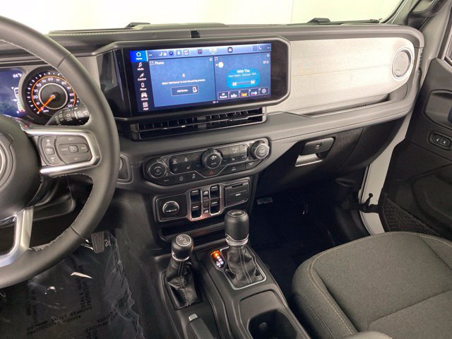 Used 2026 Jeep Wrangler Unlimited Sahara AWD/4WD image 29