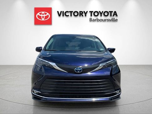 Used 2024 Toyota Sienna XLE w/ XLE Plus Package AWD/4WD image 8