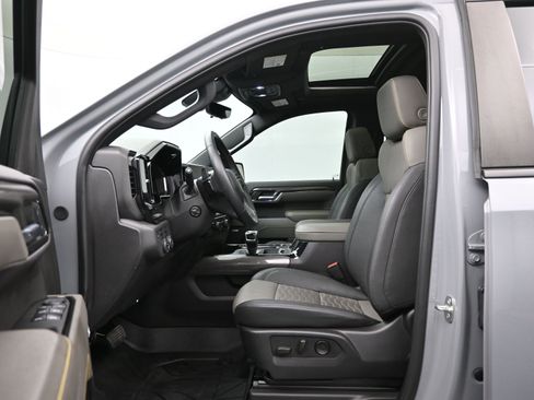 Used 2024 Chevrolet Silverado 1500 ZR2 w/ Technology Package image 8