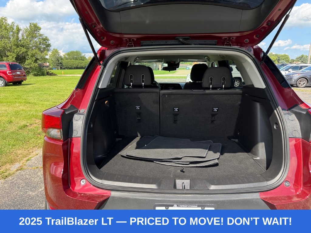 Used 2025 Chevrolet TrailBlazer LT AWD/4WD image 19