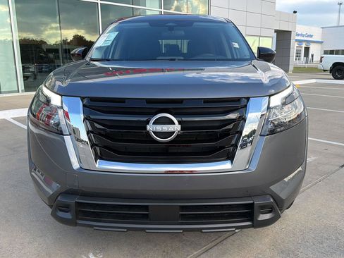 Used 2025 Nissan Pathfinder S FWD image 5