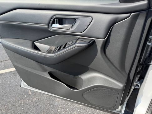 Used 2024 Nissan Rogue SV w/ SV Premium Package FWD image 14