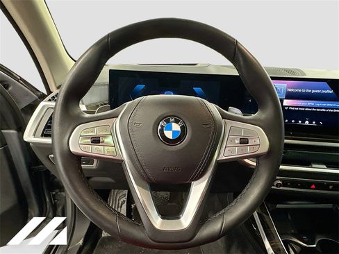 Used 2024 BMW X7 xDrive40i w/ Premium Package image 11