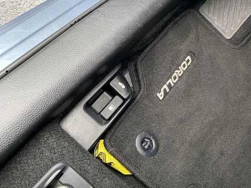 Certified 2025 Toyota Corolla SE image 10