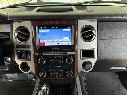 Used 2017 Ford Expedition Platinum RWD image 24