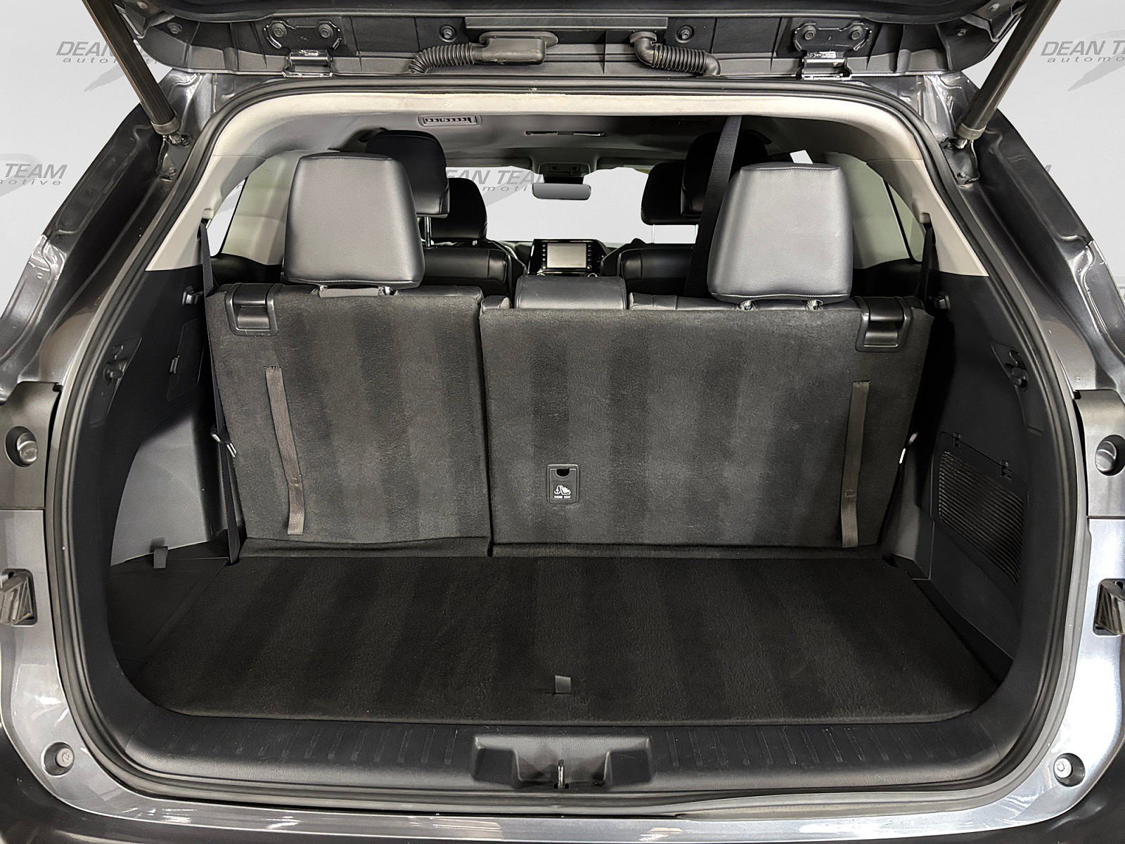 Used 2021 Toyota Highlander XLE FWD image 18