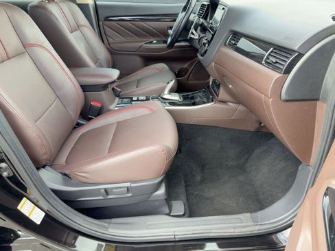 Used 2018 Mitsubishi Outlander SEL image 29