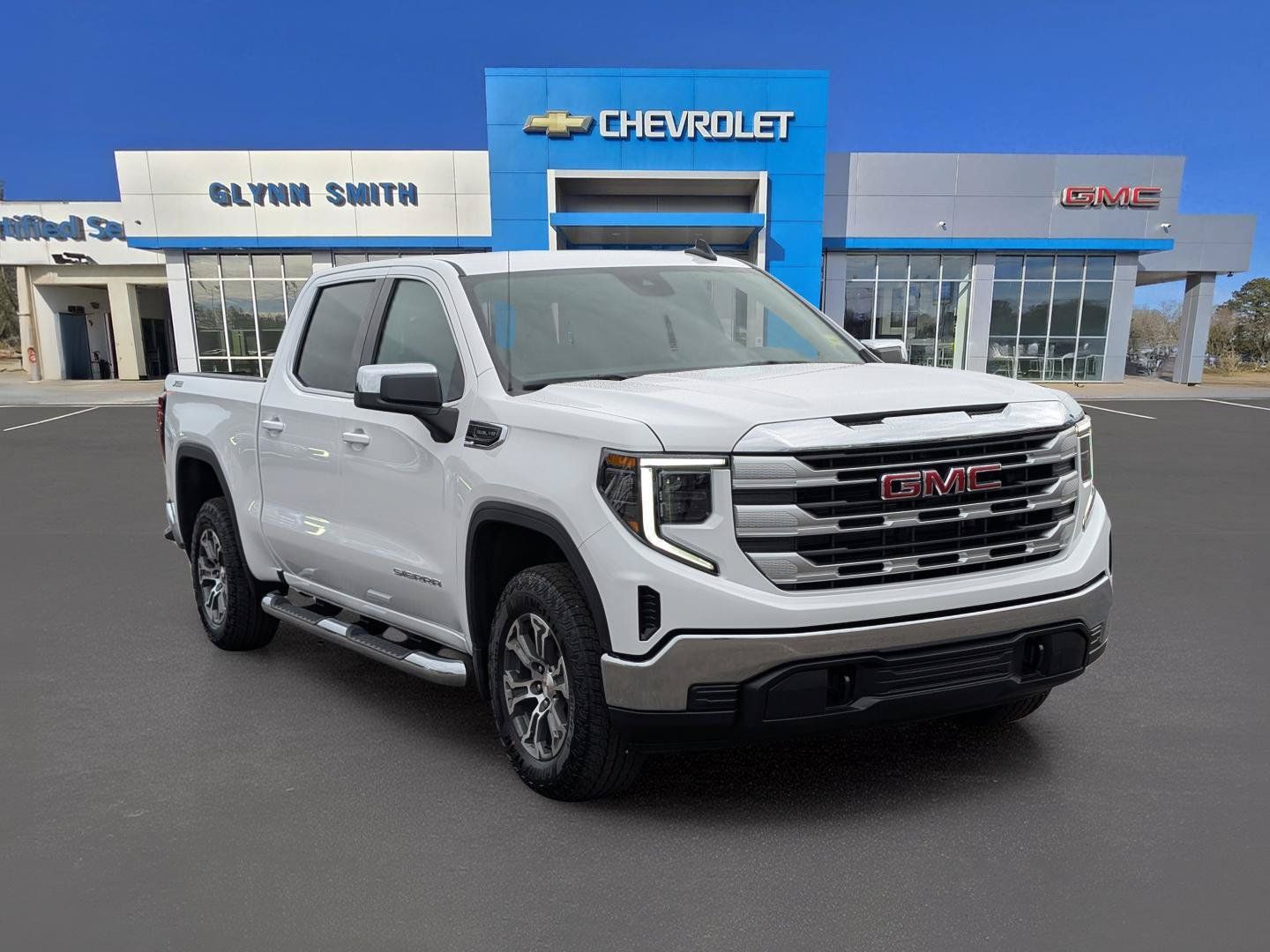 Used 2026 GMC Sierra 1500 SLE w/ X31 Off-Road Package AWD/4WD image 3