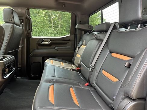 Used 2025 GMC Sierra 1500 AT4 w/ Technology Package AWD/4WD image 19