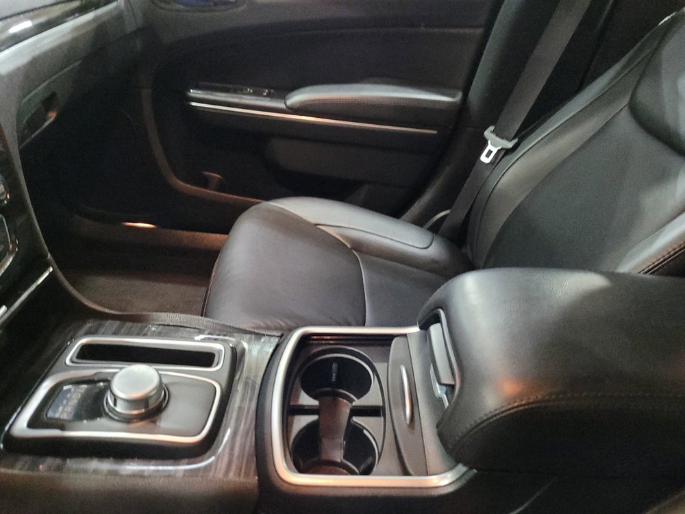 Used 2016 Chrysler 300 Limited RWD image 26