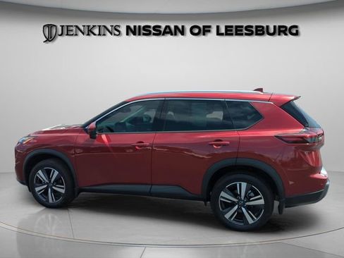 Certified 2025 Nissan Rogue SL FWD image 10