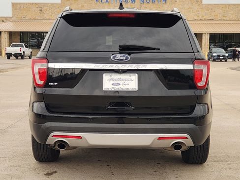 Used 2016 Ford Explorer XLT w/ Equipment Group 202A FWD image 8