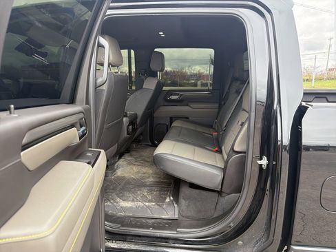 Used 2025 Chevrolet Silverado 2500 ZR2 w/ Technology Package image 7