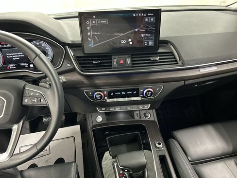Certified 2025 Audi Q5 2.0T Premium Plus w/ Premium Plus Package AWD/4WD image 19