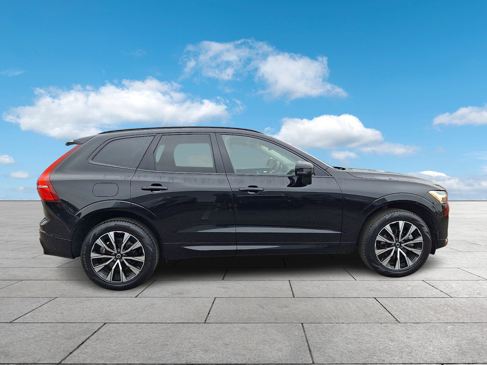 Used 2024 Volvo XC60 B5 Core w/ Protection Package Premier AWD/4WD image 7