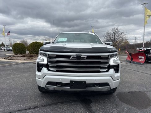 Used 2025 Chevrolet Silverado 1500 High Country image 2