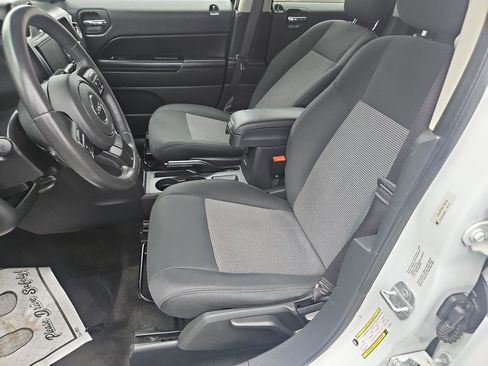 Used 2014 Jeep Patriot Latitude AWD/4WD image 12