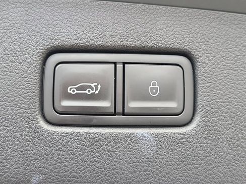 Used 2025 Genesis GV70 2.5T AWD/4WD image 6