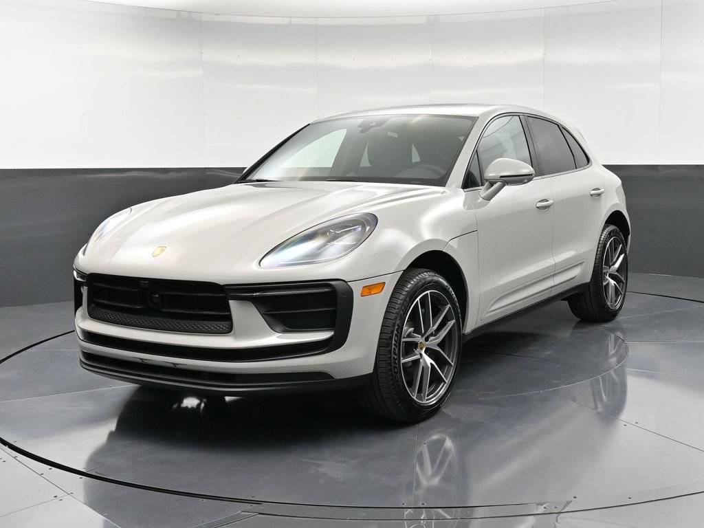 Certified 2026 Porsche Macan AWD/4WD image 1