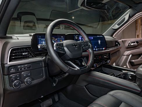 Used 2025 Chevrolet Suburban RST w/ Comfort Package image 12