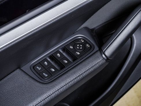 Certified 2024 Porsche Cayenne image 26