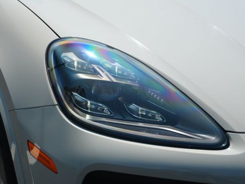 Used 2022 Porsche Cayenne S AWD/4WD image 12