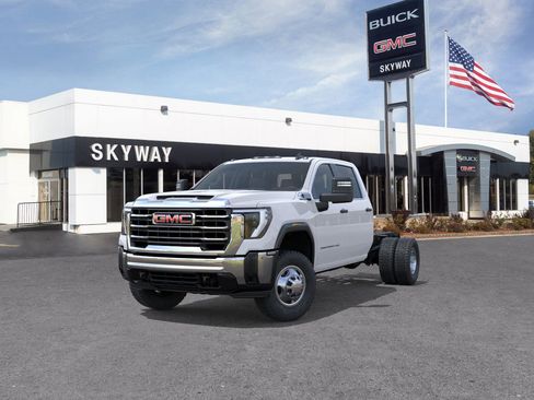 New 2026 GMC Sierra 3500 Pro image 8
