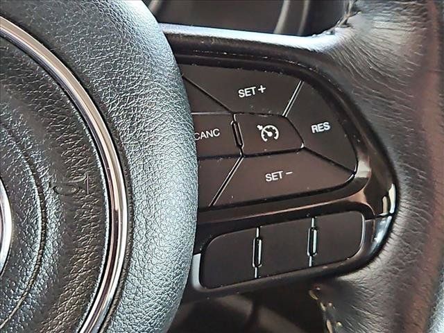 Used 2020 Jeep Renegade Altitude FWD image 24