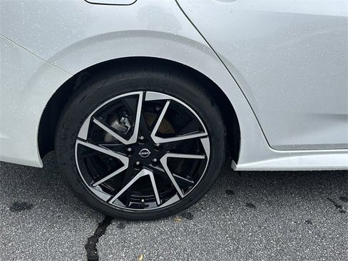 Certified 2025 Nissan Sentra SR image 18