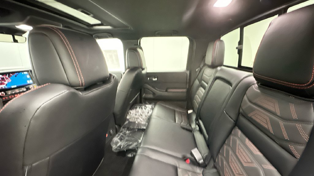 Certified 2025 Nissan Frontier PRO-4X w/ Pro Premium Package AWD/4WD image 10