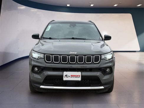 Used 2024 Jeep Compass Limited image 8