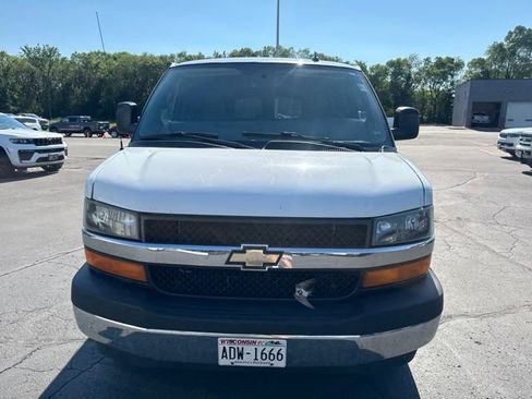 Used 2017 Chevrolet Express 3500 LT w/ LT Preferred Equipment Group RWD image 2