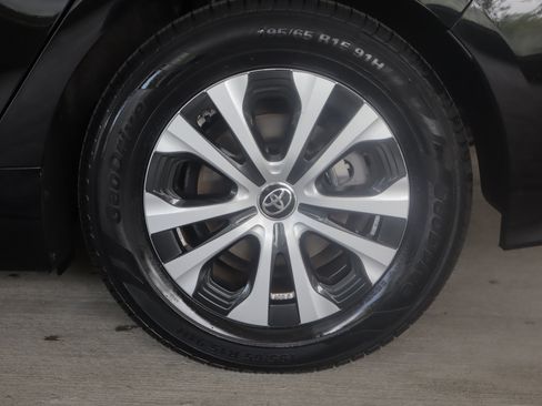 Used 2020 Toyota Prius Prime XLE FWD image 28