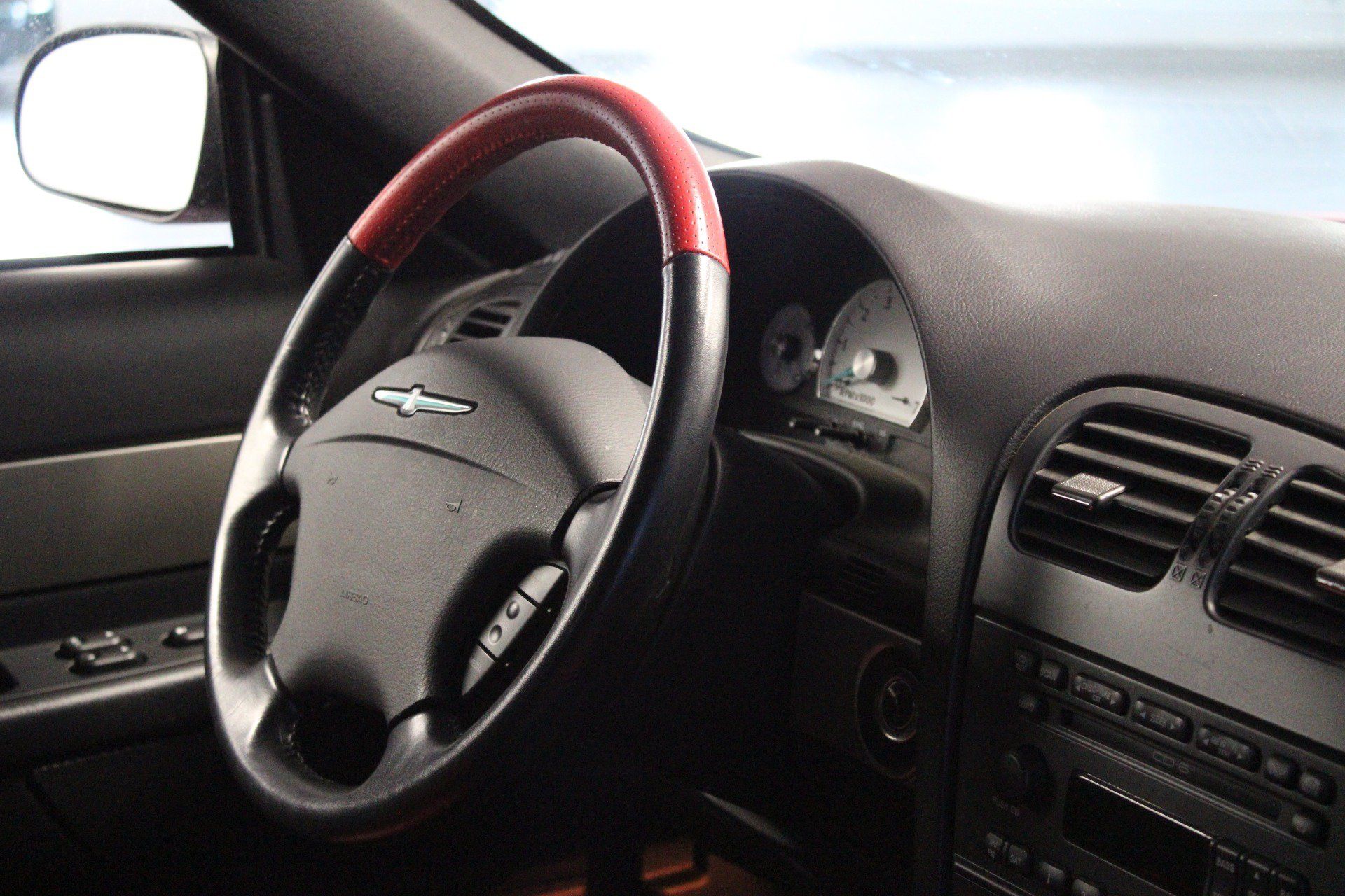 Used 2005 Ford Thunderbird RWD image 24